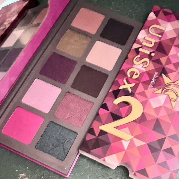 NWT  Unisex 2 Eyeshadow Palette - Picture 3 of 4